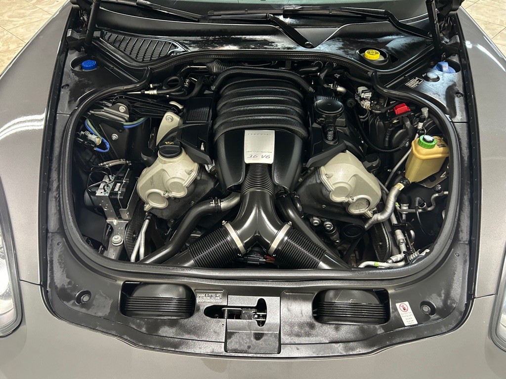 2015 Porsche Panamera Image 43