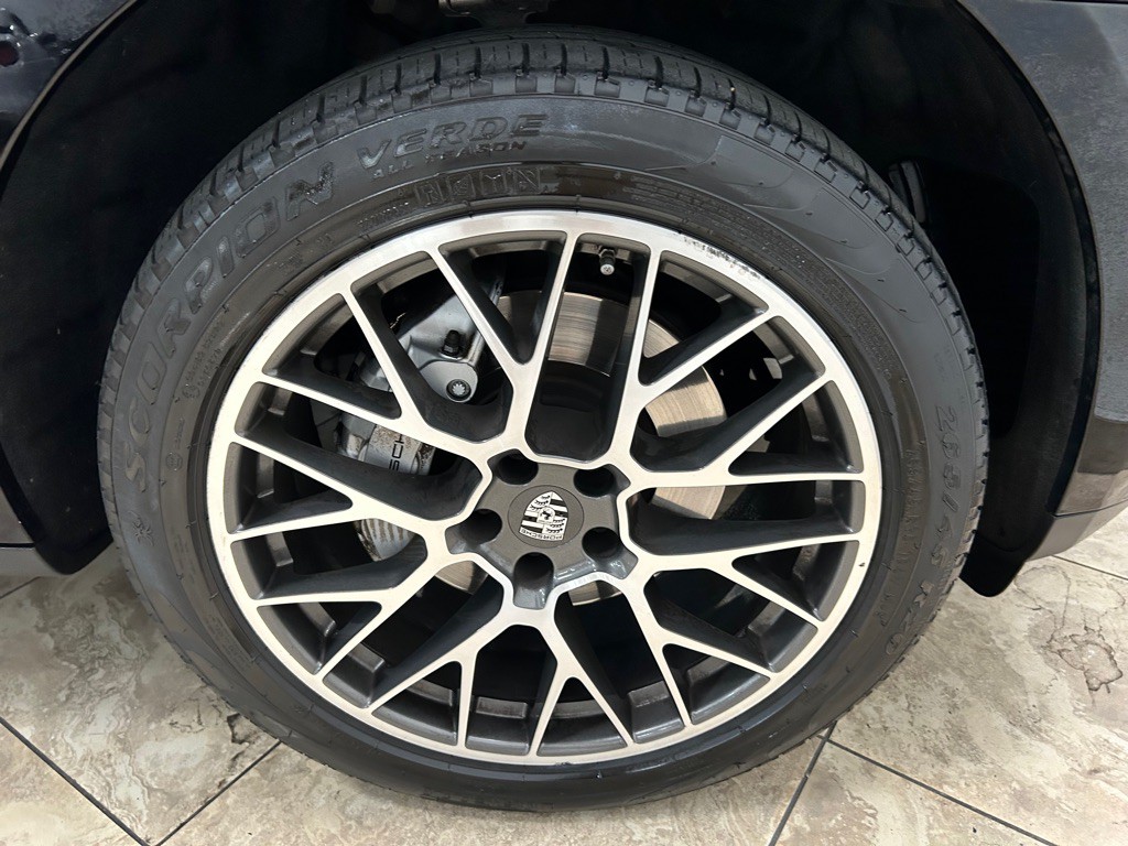 2018 Porsche Macan Image 10