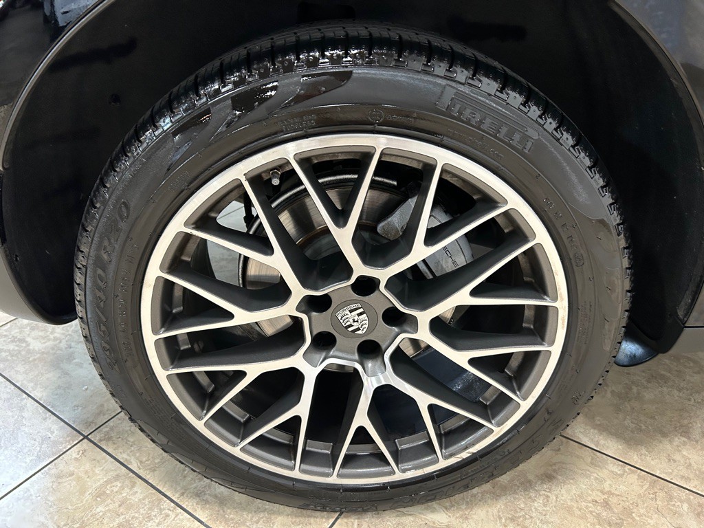 2018 Porsche Macan Image 11