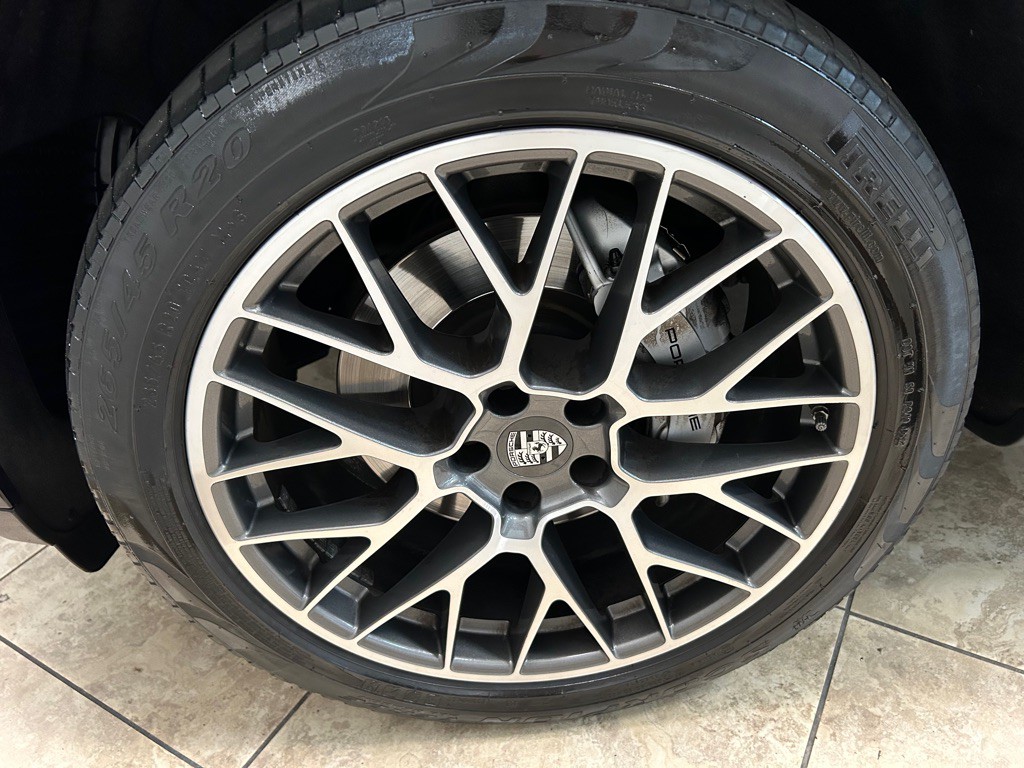 2018 Porsche Macan Image 12