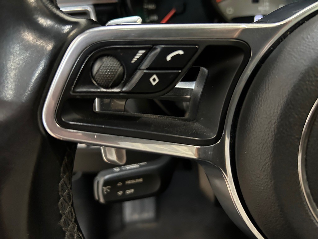 2018 Porsche Macan Image 20