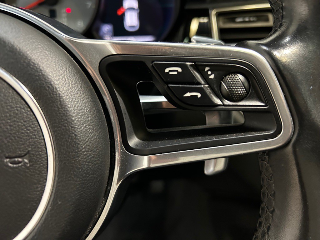 2018 Porsche Macan Image 21