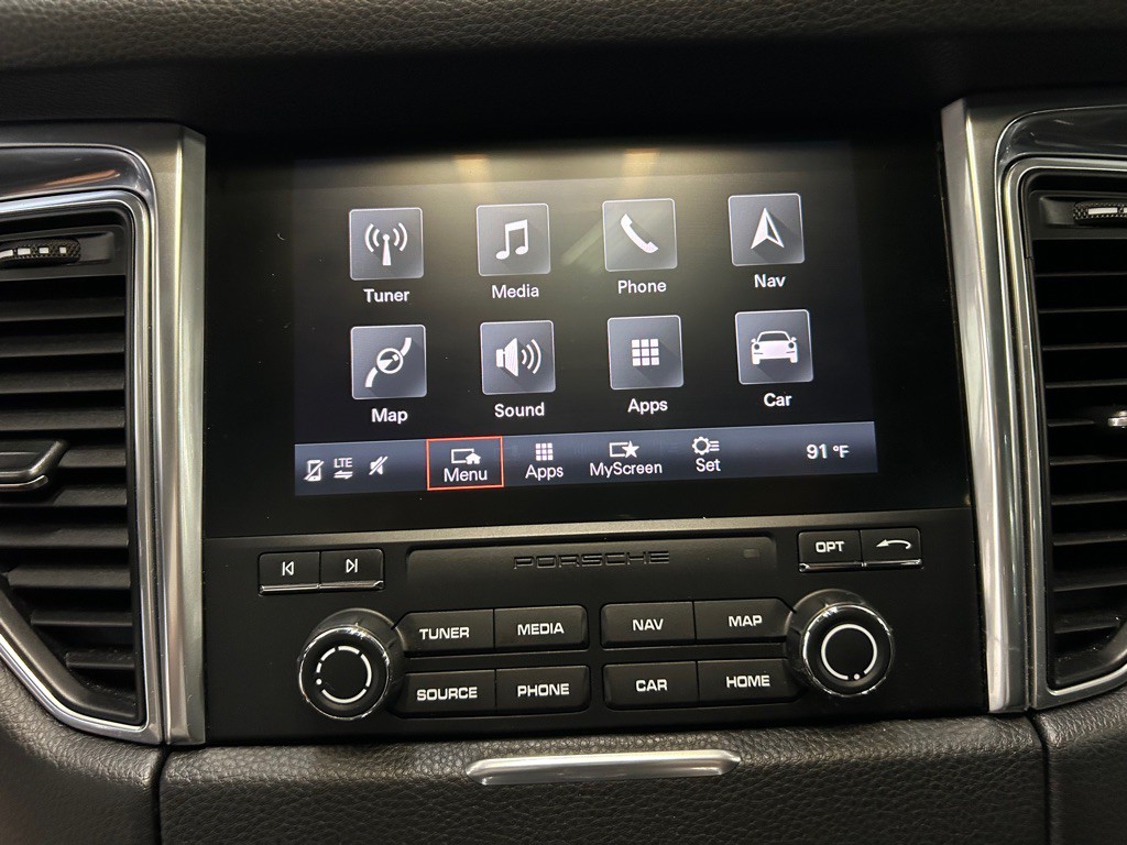 2018 Porsche Macan Image 23