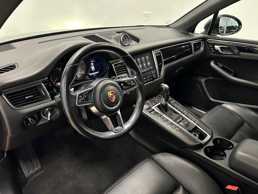 2018 Porsche Macan Image 26