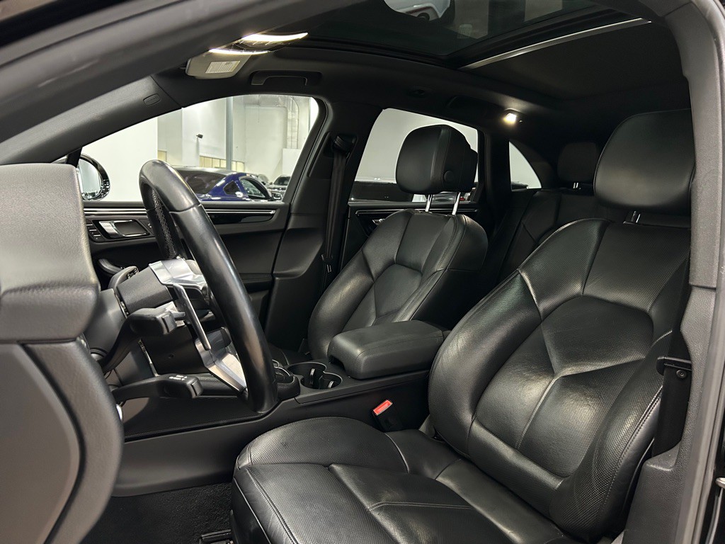 2018 Porsche Macan Image 27