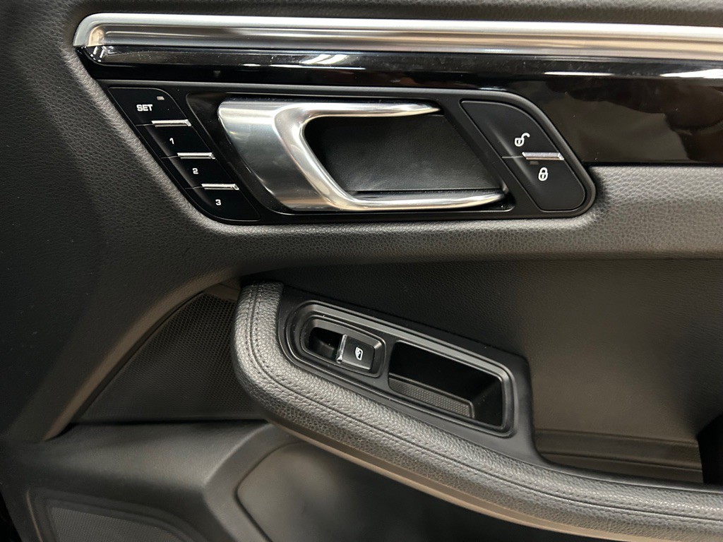 2018 Porsche Macan Image 29