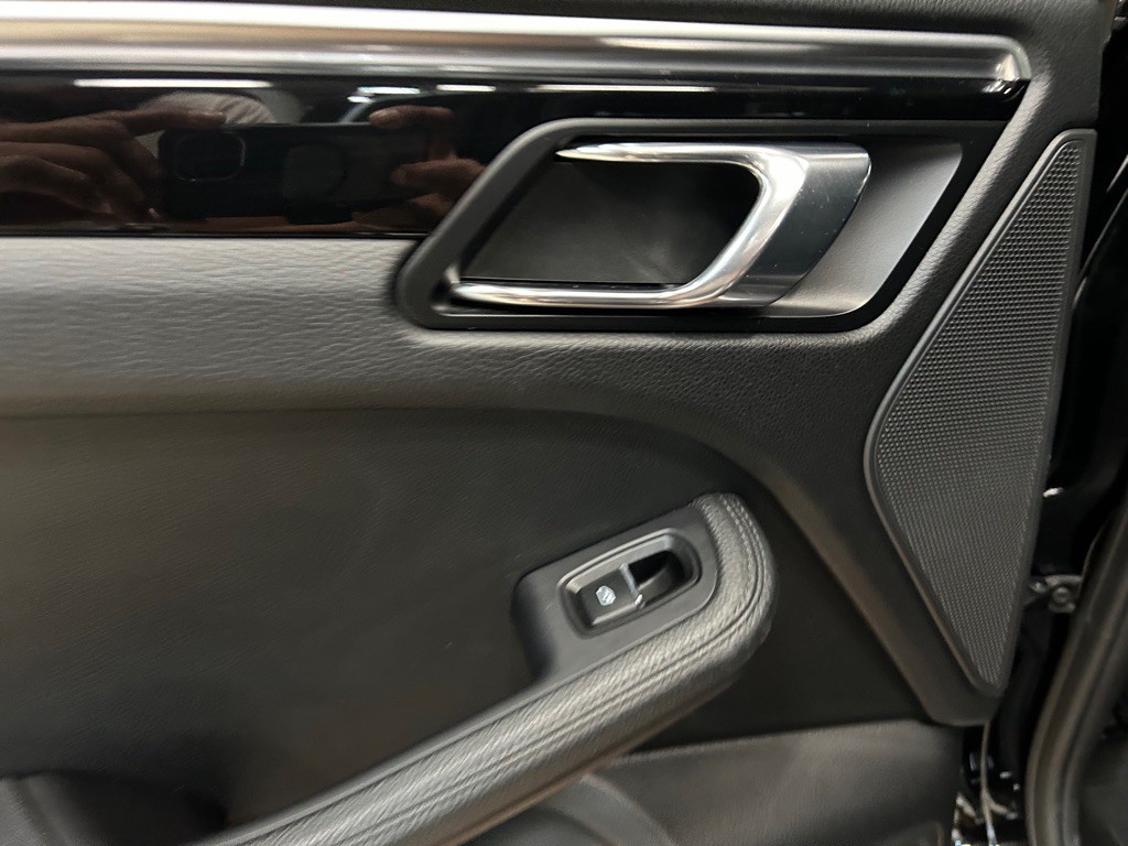 2018 Porsche Macan Image 39