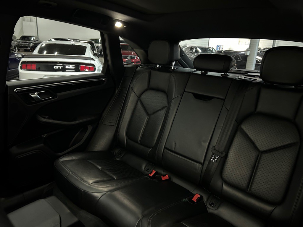 2018 Porsche Macan Image 41