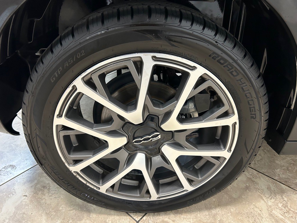 2016 FIAT 500 Image 13