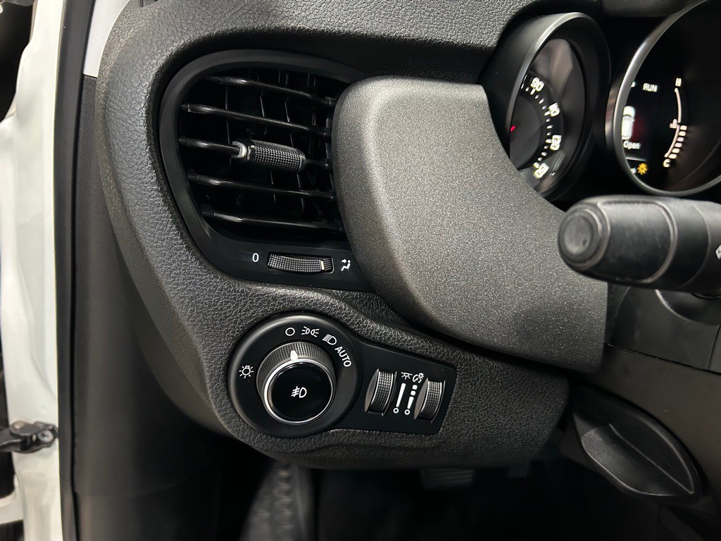 2016 FIAT 500 Image 16