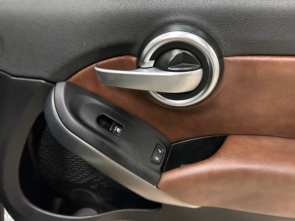 2016 FIAT 500 Image 30