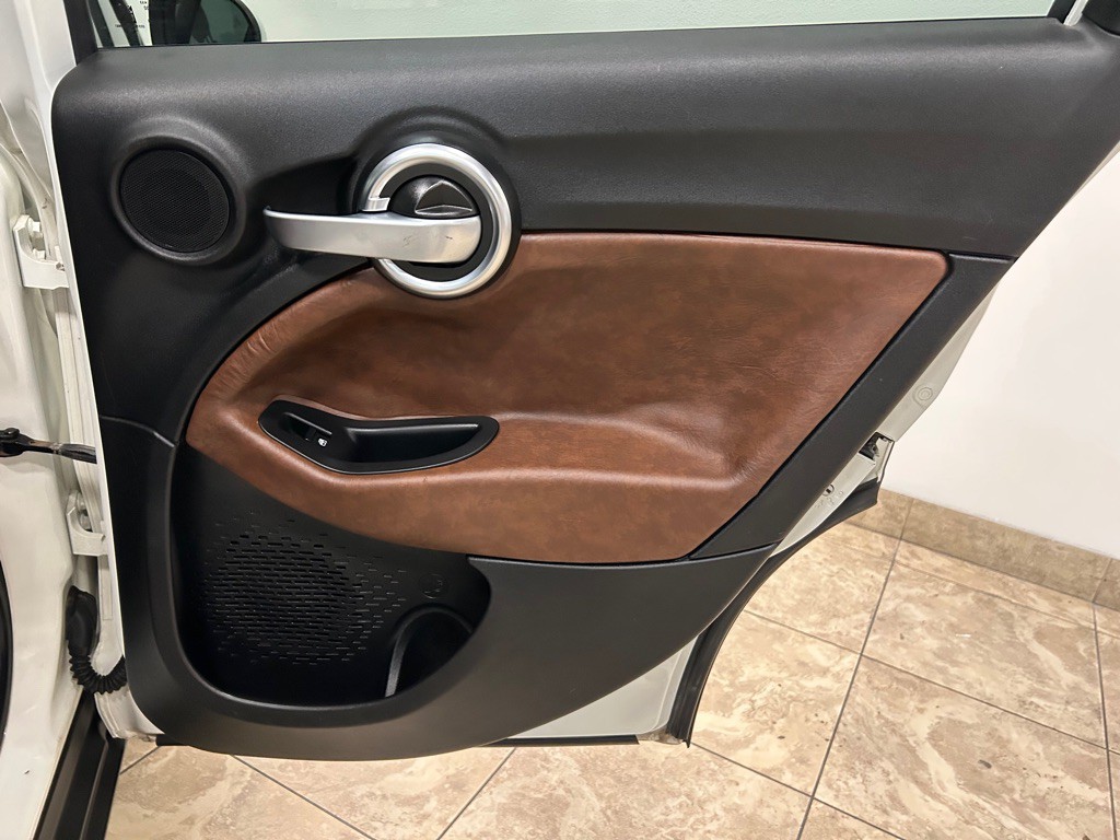 2016 FIAT 500 Image 38