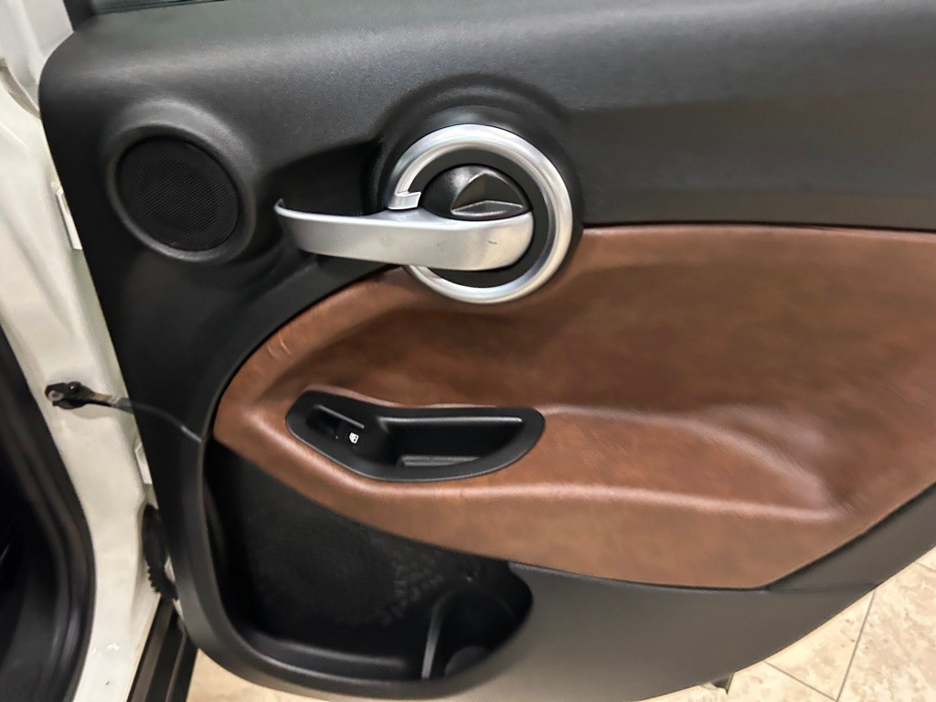 2016 FIAT 500 Image 39