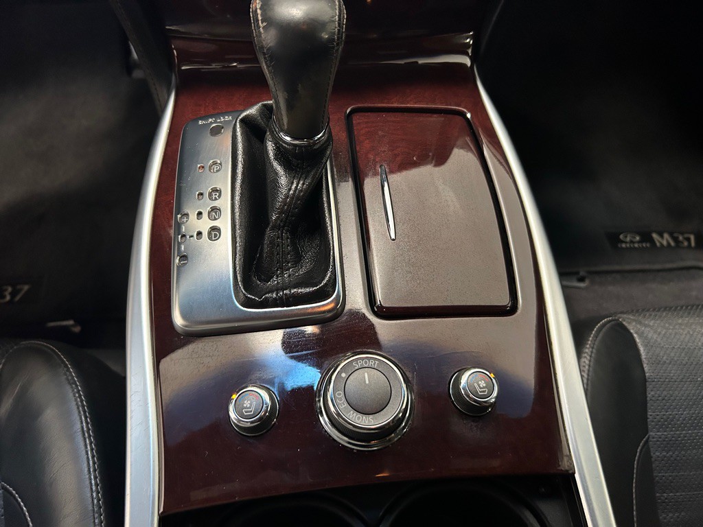 2013 INFINITI M37 Image 24