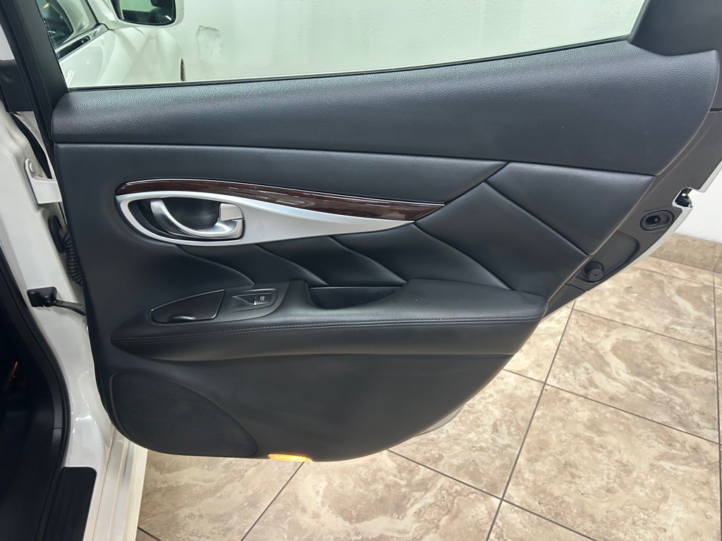 2013 INFINITI M37 Image 37