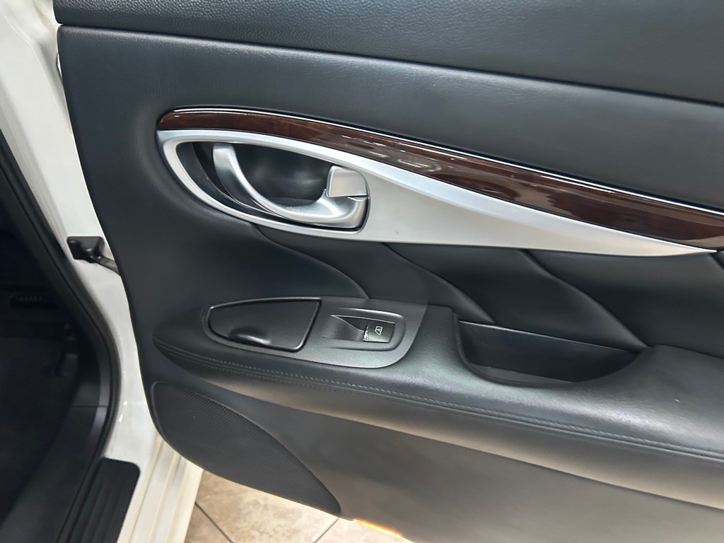 2013 INFINITI M37 Image 38