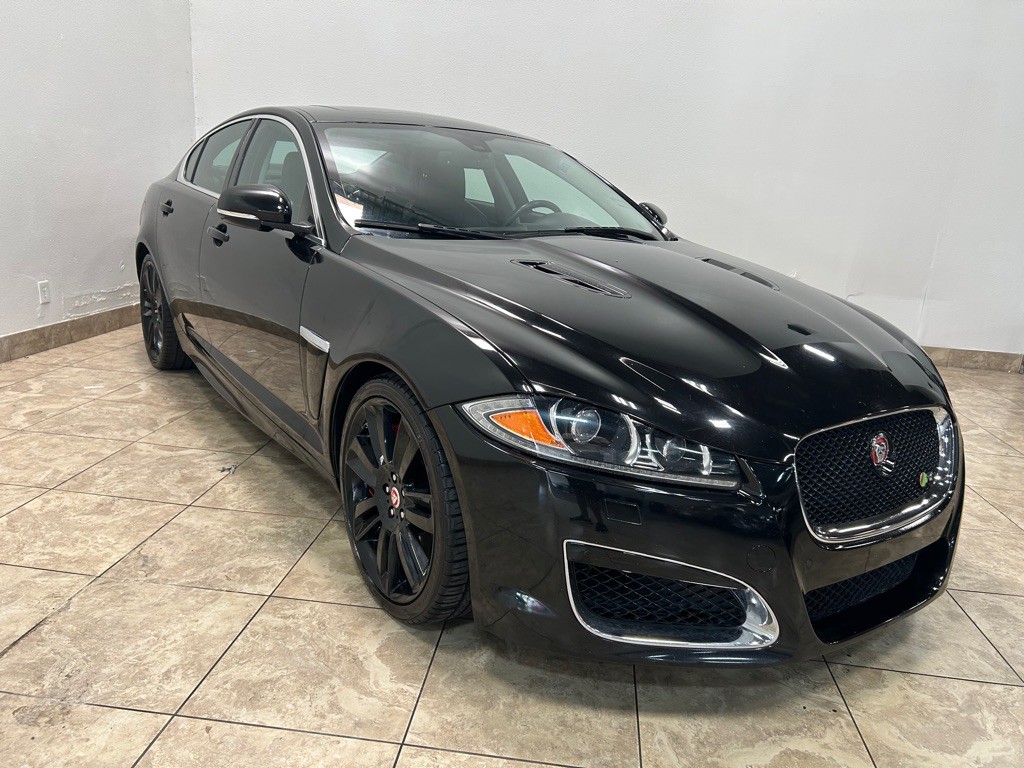 2014 Jaguar XF Image 2