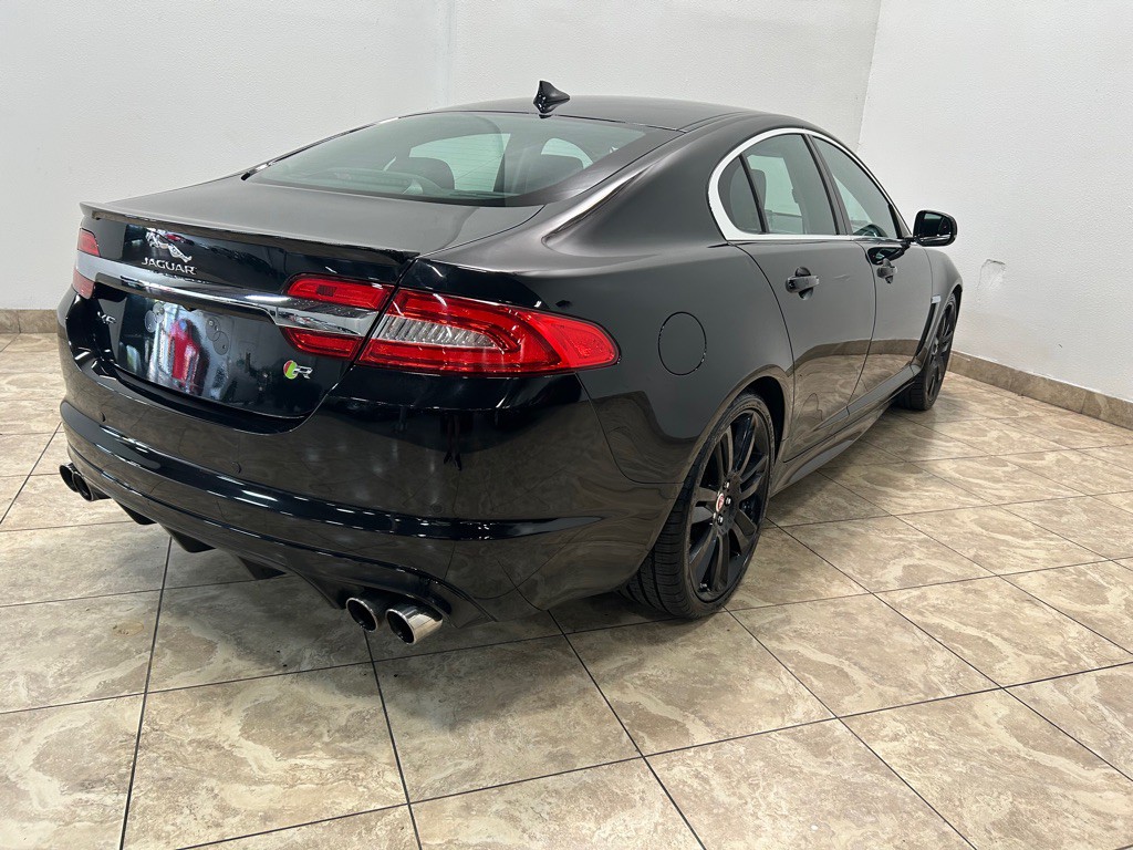 2014 Jaguar XF Image 6