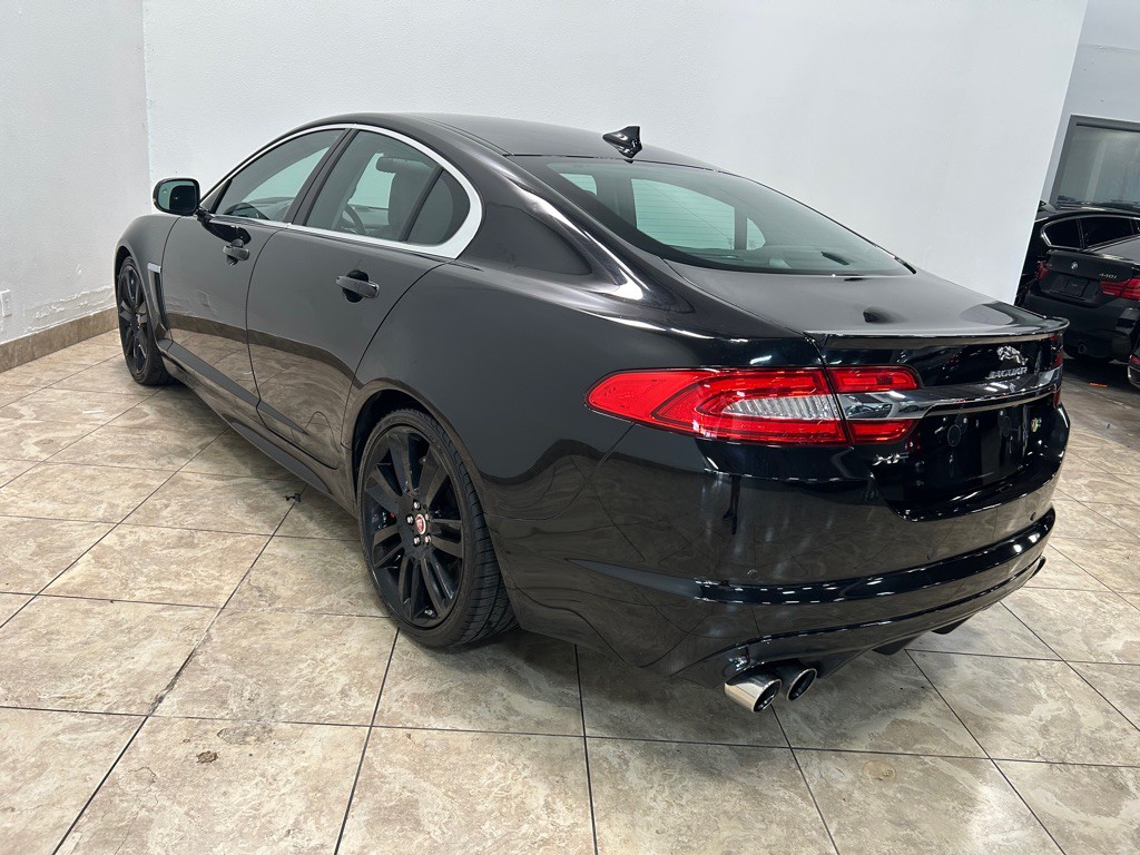 2014 Jaguar XF Image 8