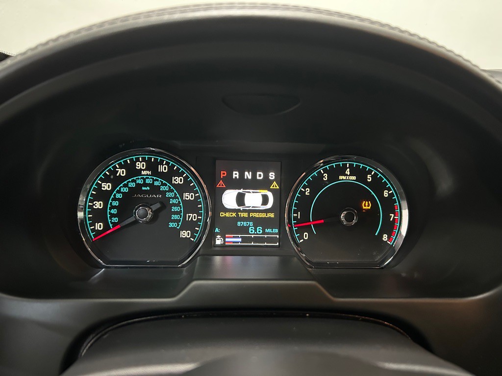 2014 Jaguar XF Image 21
