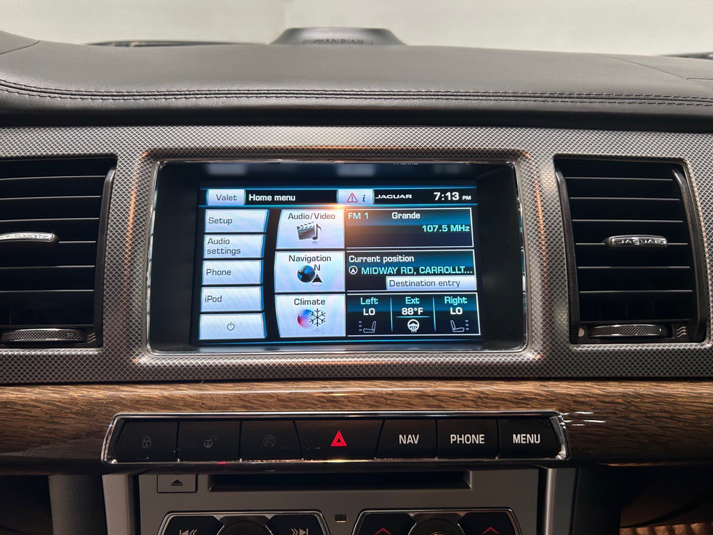 2014 Jaguar XF Image 23