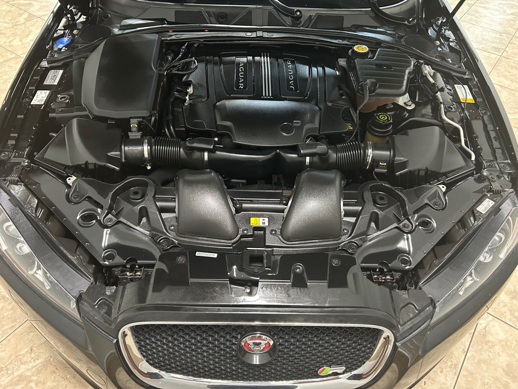 2014 Jaguar XF Image 44