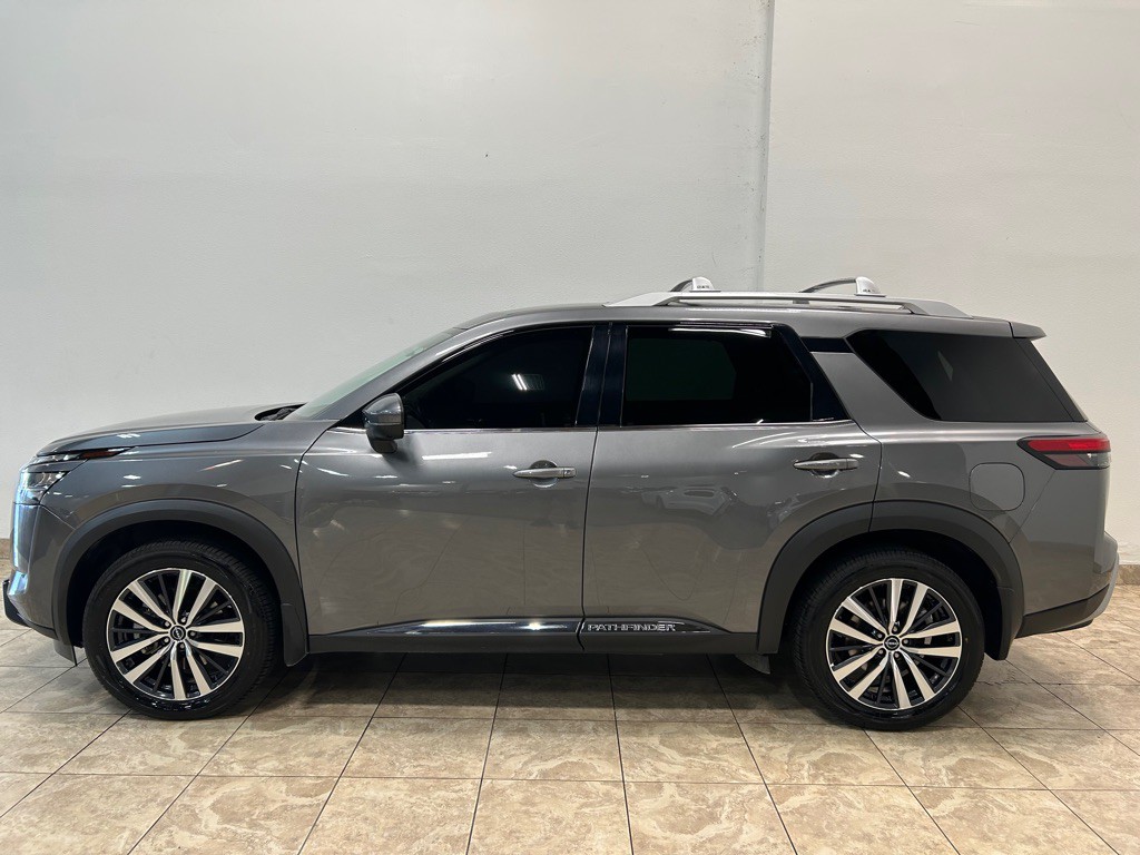 2022 Nissan Pathfinder Image 2
