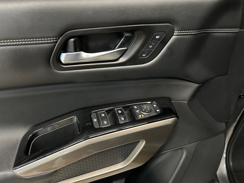 2022 Nissan Pathfinder Image 16