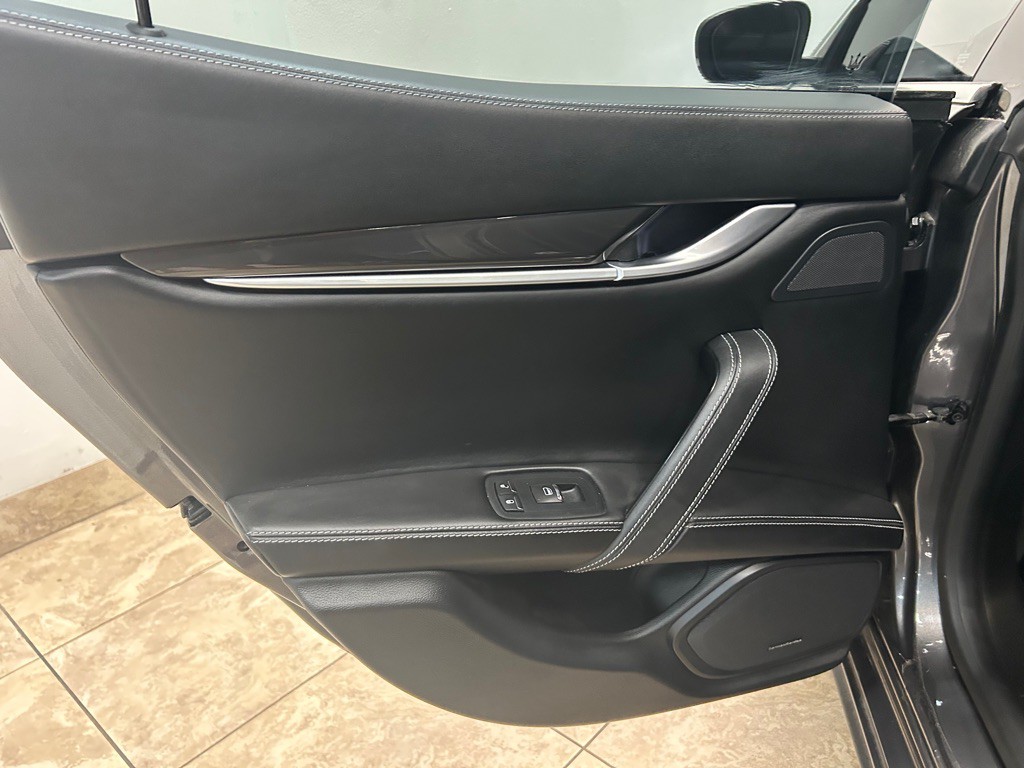 2017 Maserati Ghibli Image 32