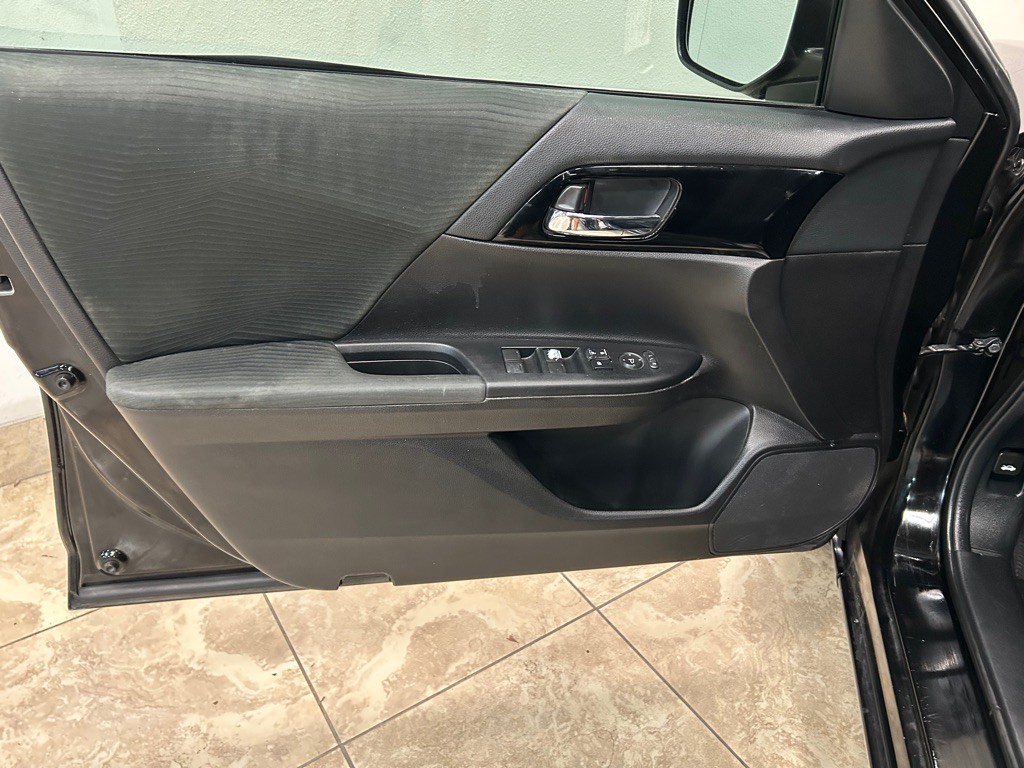 2016 Honda Accord Image 15