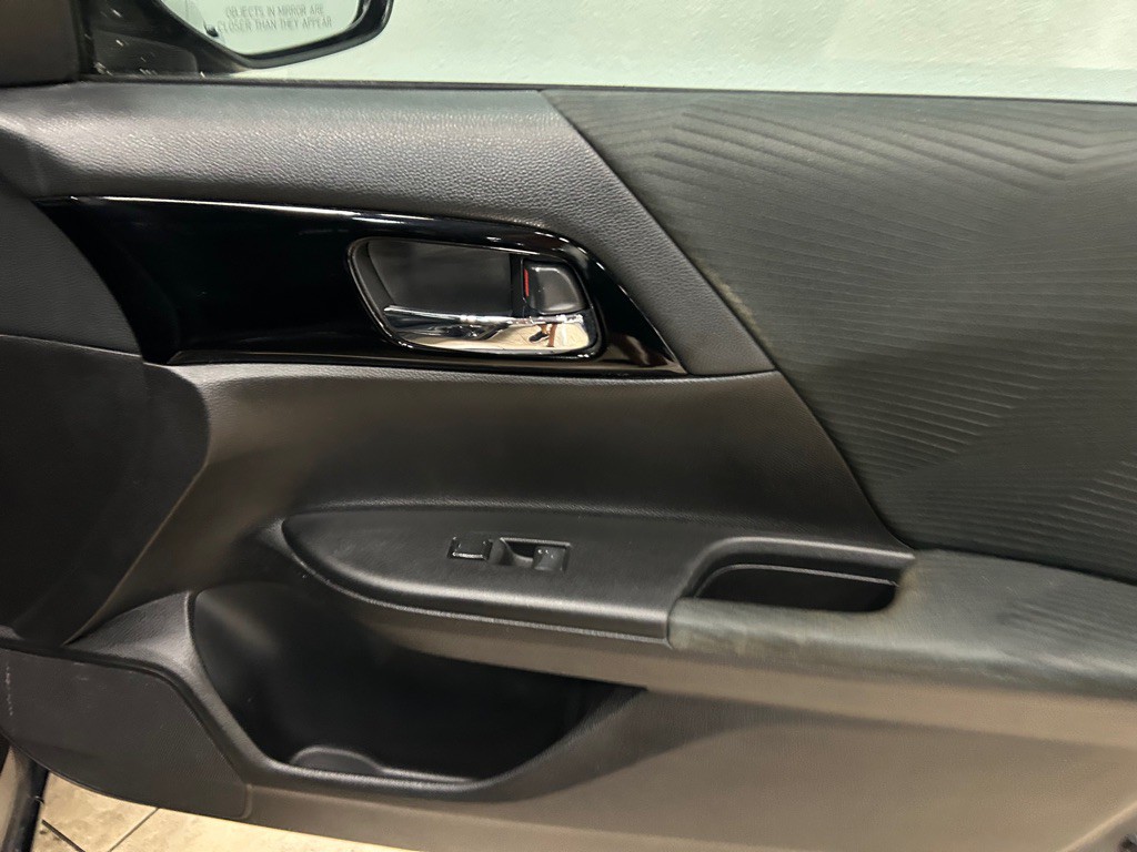 2016 Honda Accord Image 28