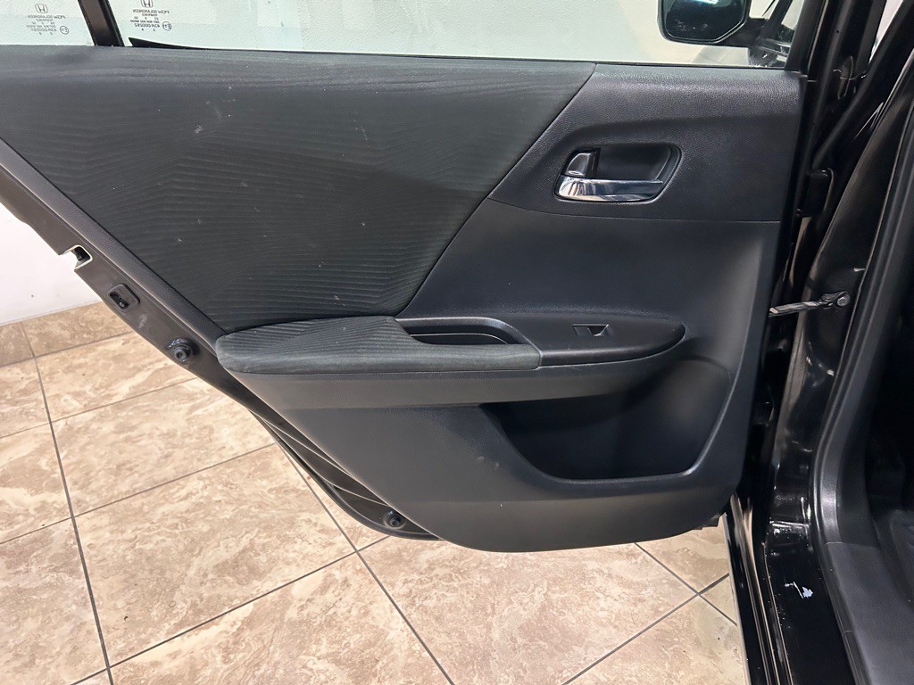 2016 Honda Accord Image 32