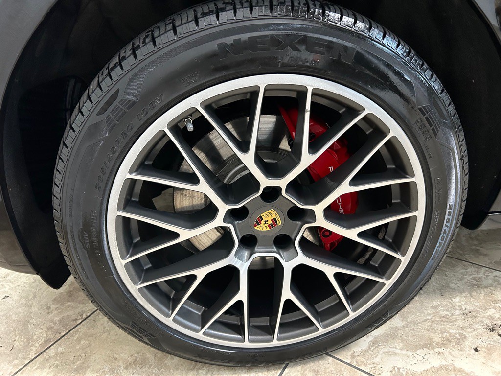 2015 Porsche Macan Image 10