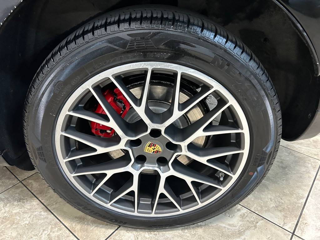 2015 Porsche Macan Image 11