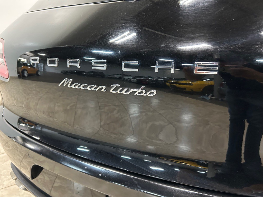 2015 Porsche Macan Image 14