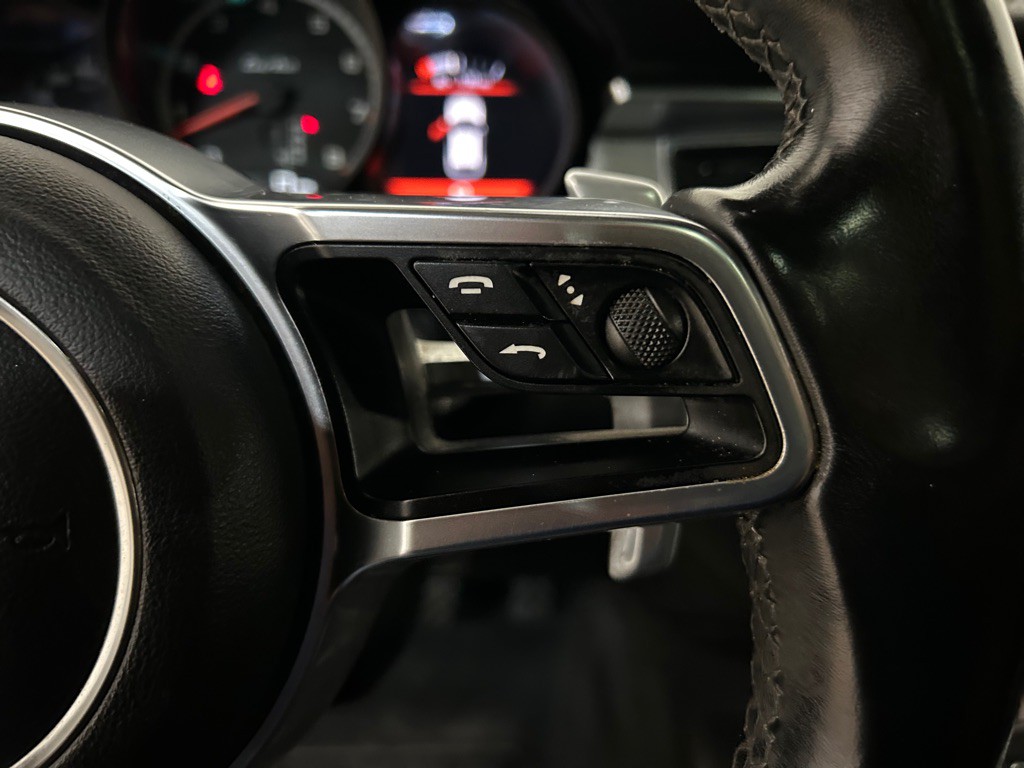 2015 Porsche Macan Image 20