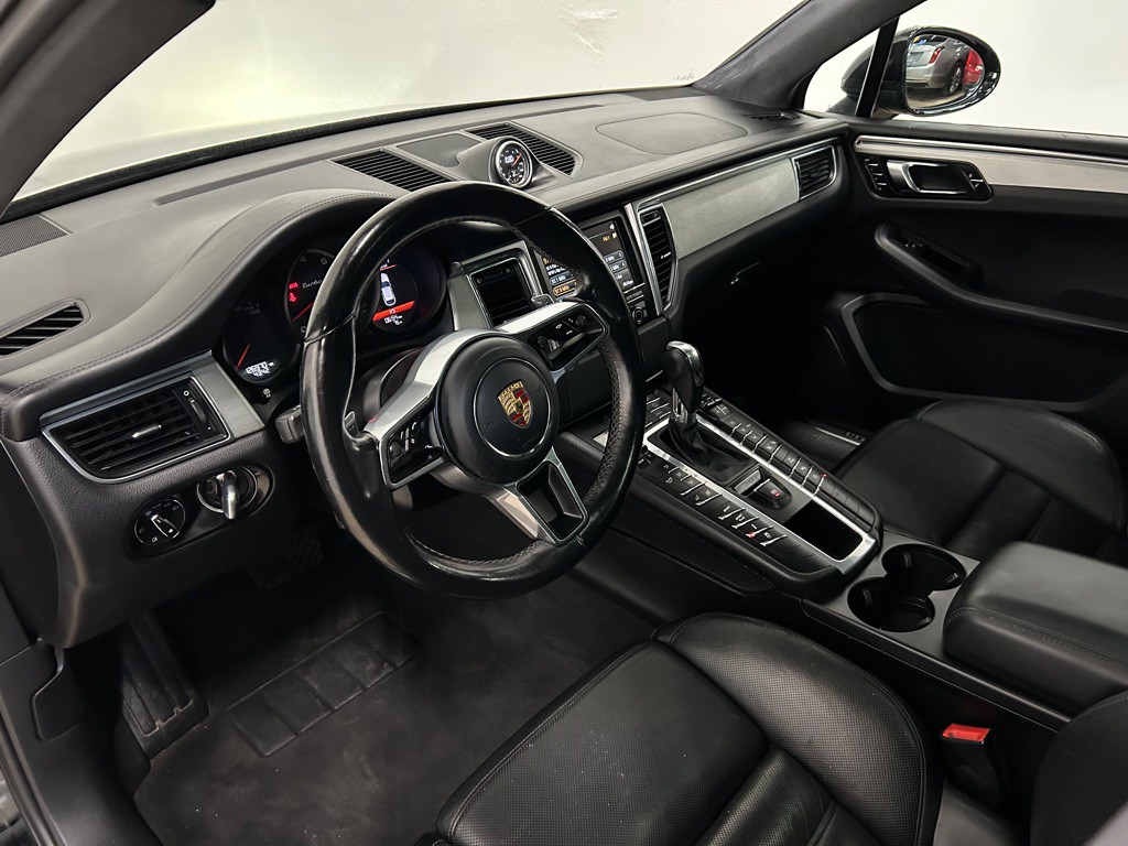 2015 Porsche Macan Image 24