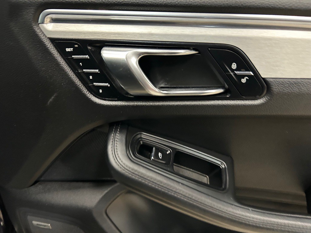 2015 Porsche Macan Image 27