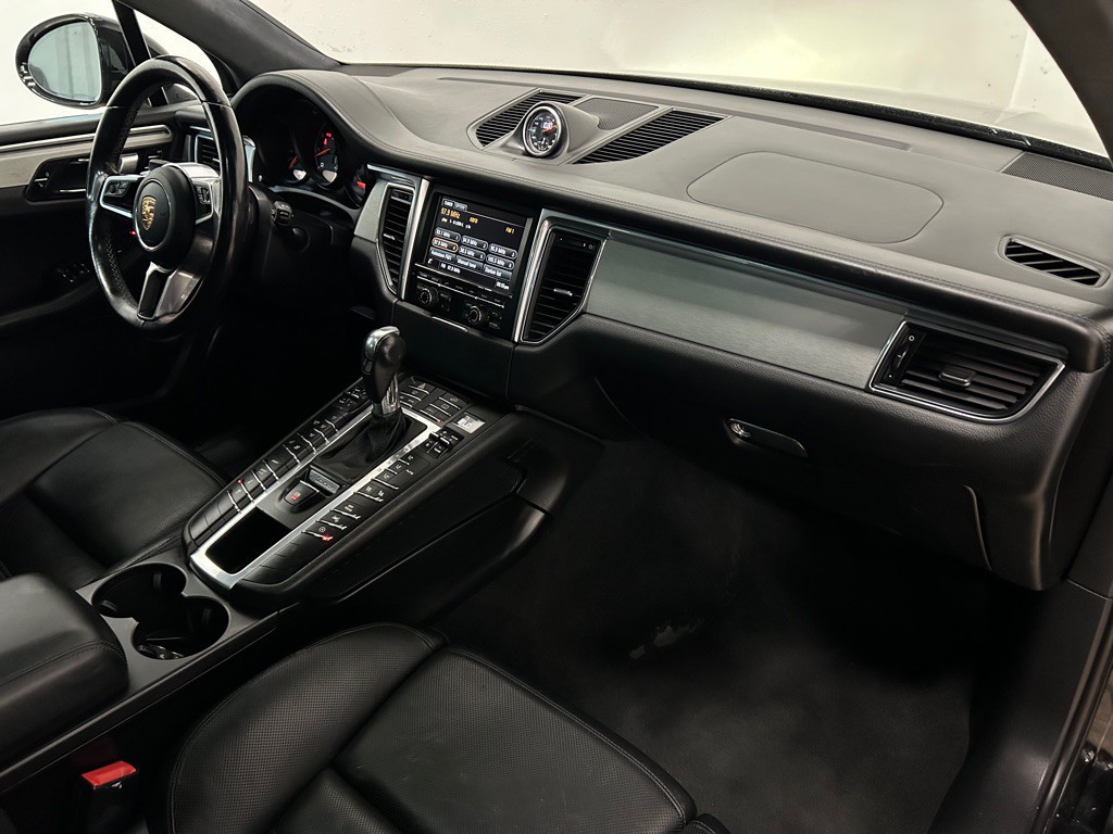 2015 Porsche Macan Image 28
