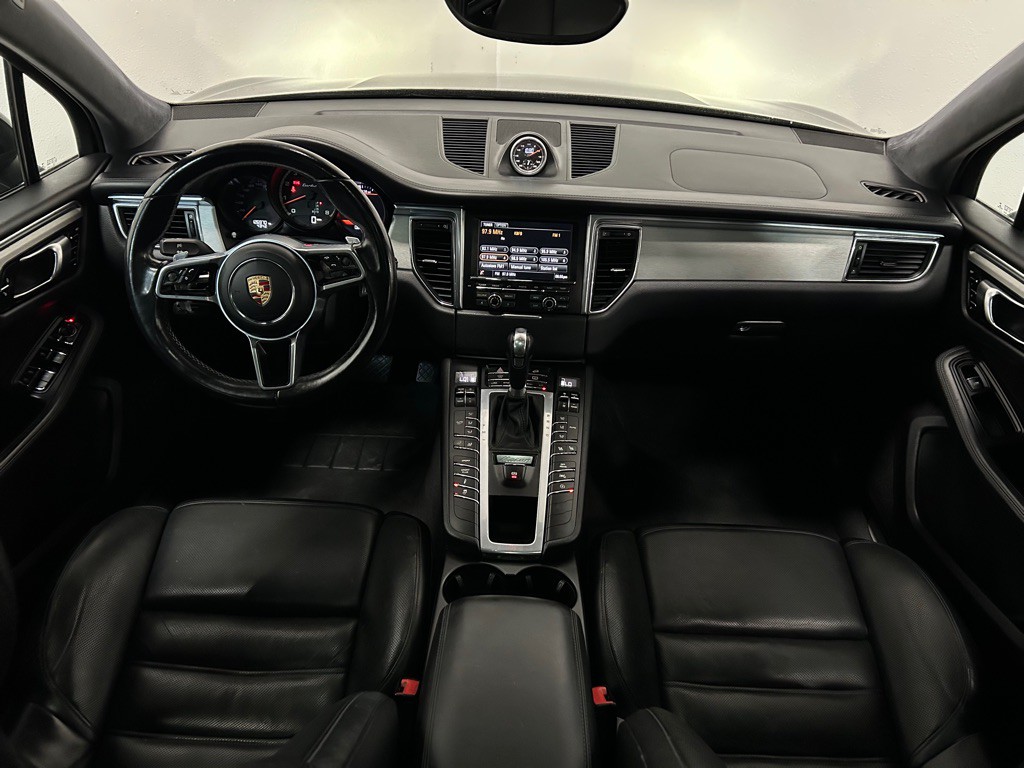 2015 Porsche Macan Image 30
