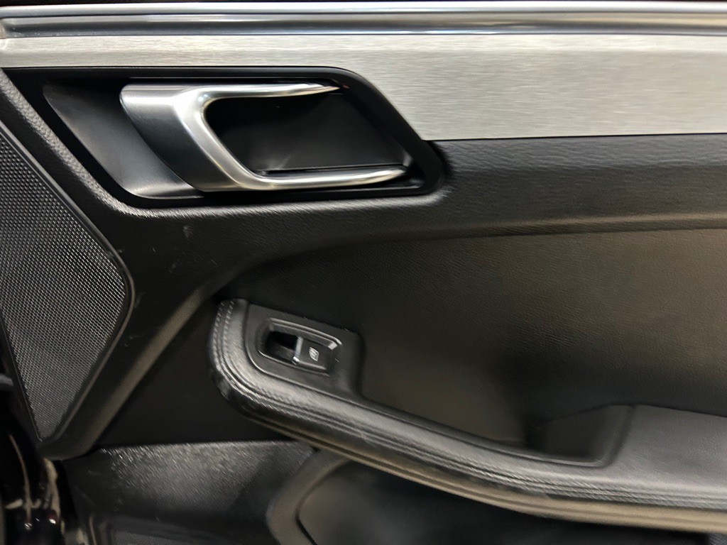 2015 Porsche Macan Image 36
