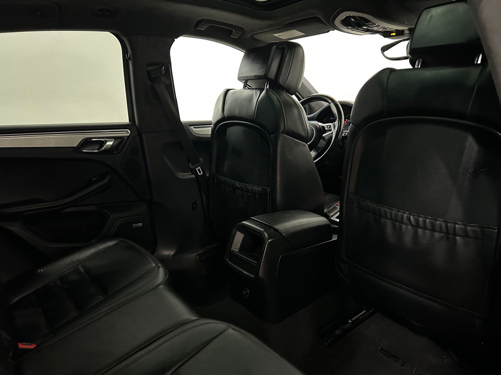 2015 Porsche Macan Image 37