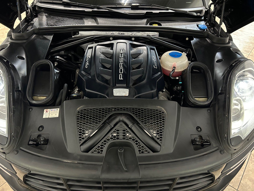 2015 Porsche Macan Image 39