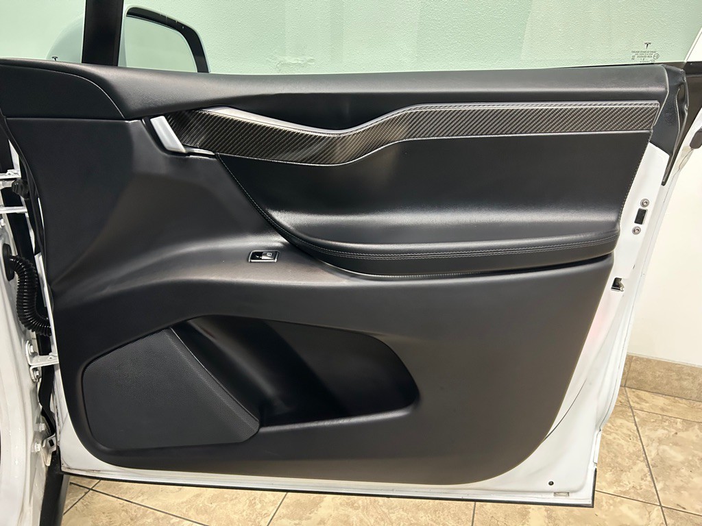 2019 Tesla Model X Image 28
