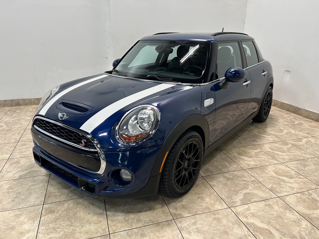 2016 MINI Cooper Image 1