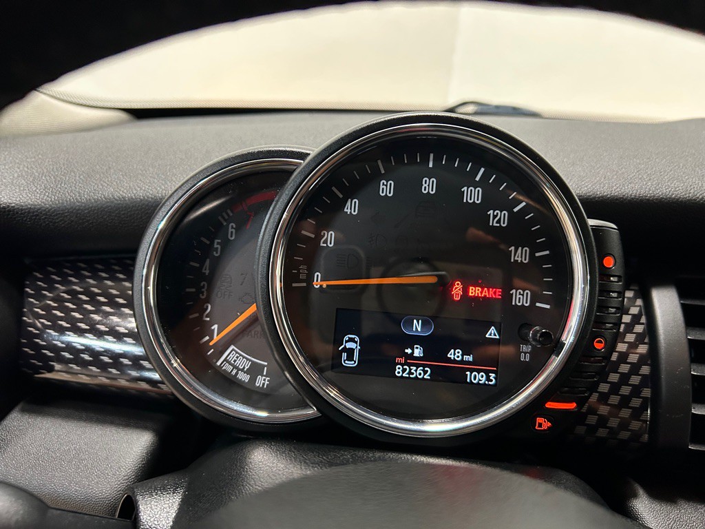 2016 MINI Cooper Image 19