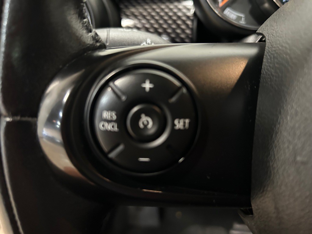 2016 MINI Cooper Image 21