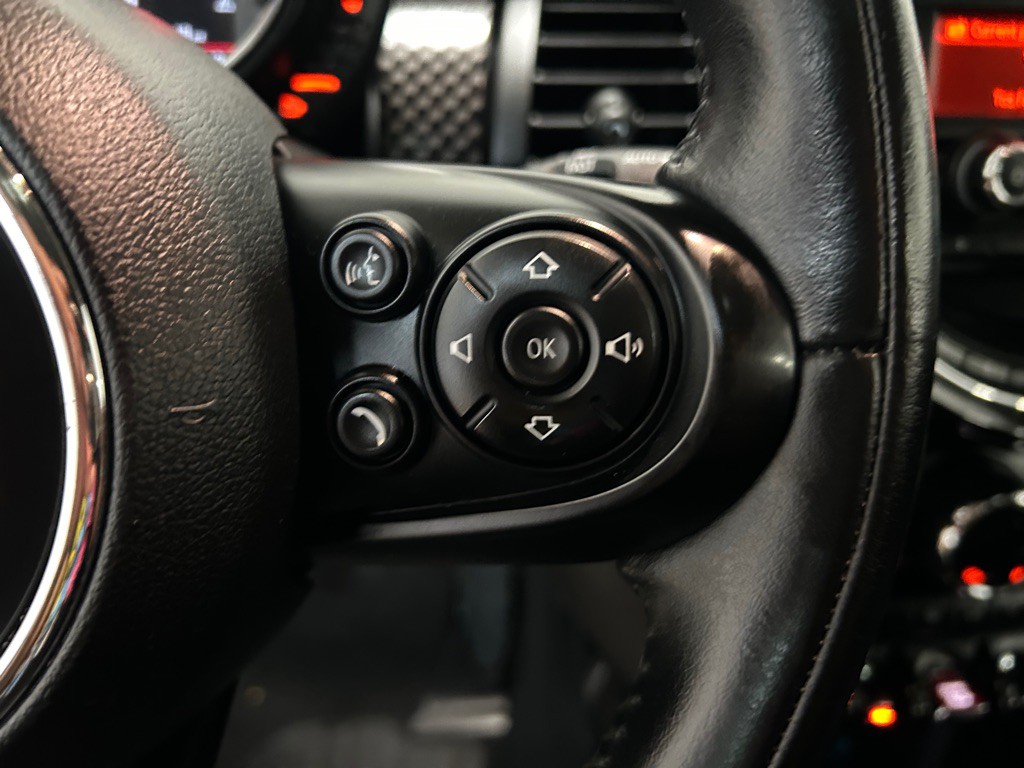 2016 MINI Cooper Image 22