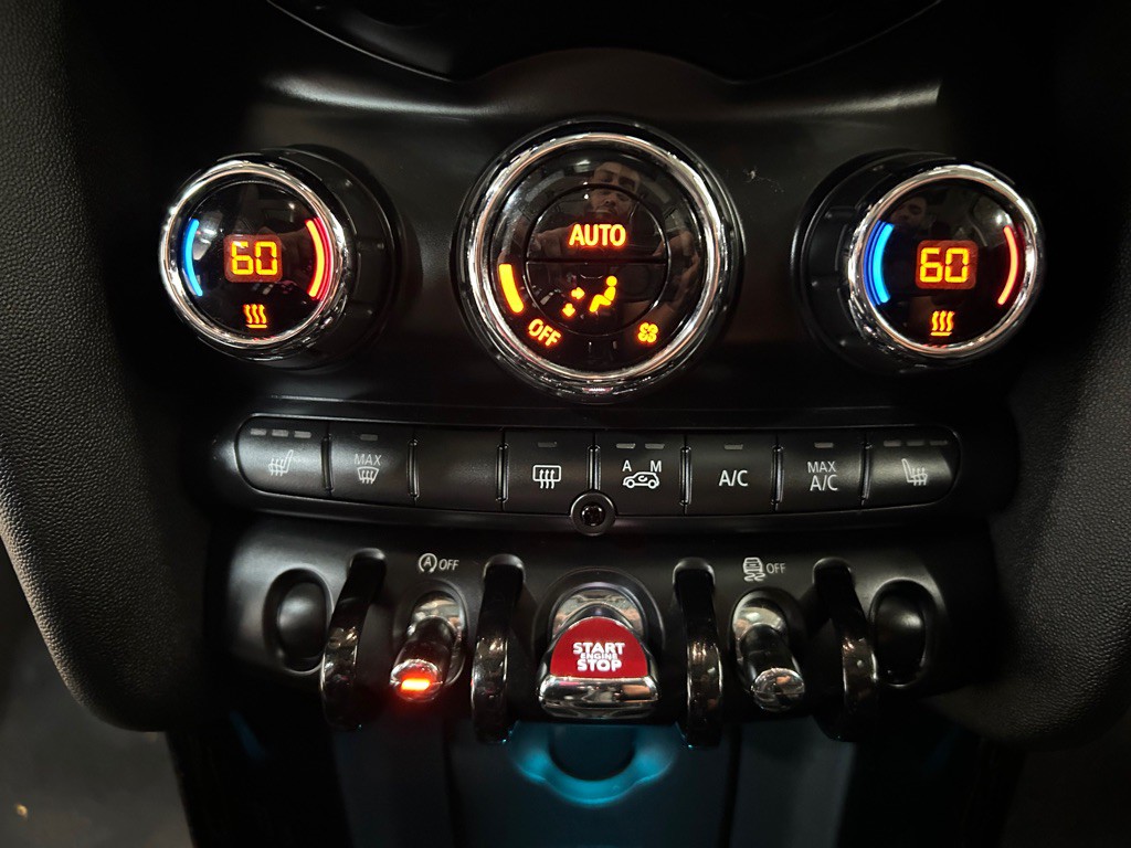 2016 MINI Cooper Image 24