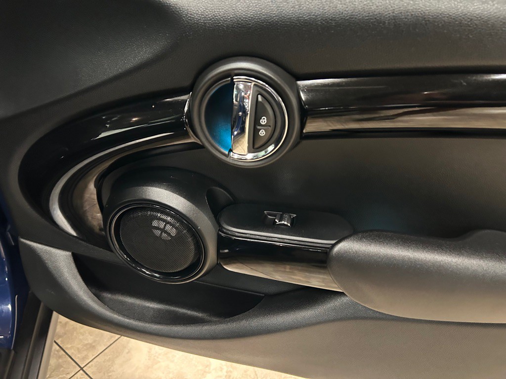 2016 MINI Cooper Image 29